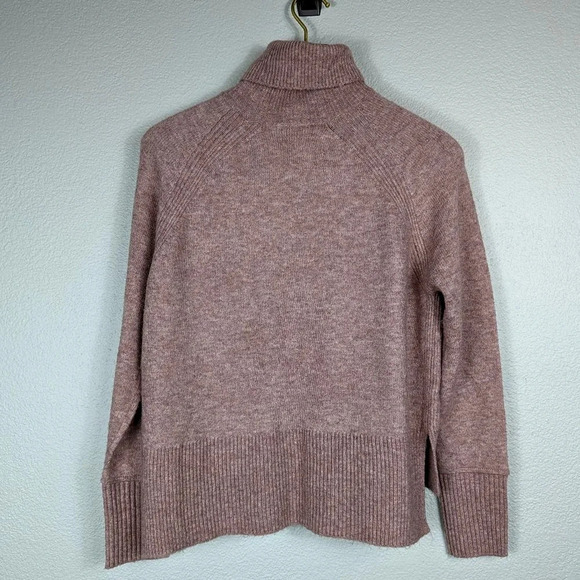 Vince Camuto Women's Soft Pink Turtleneck Sweater Size Small - Picture 2 of 7